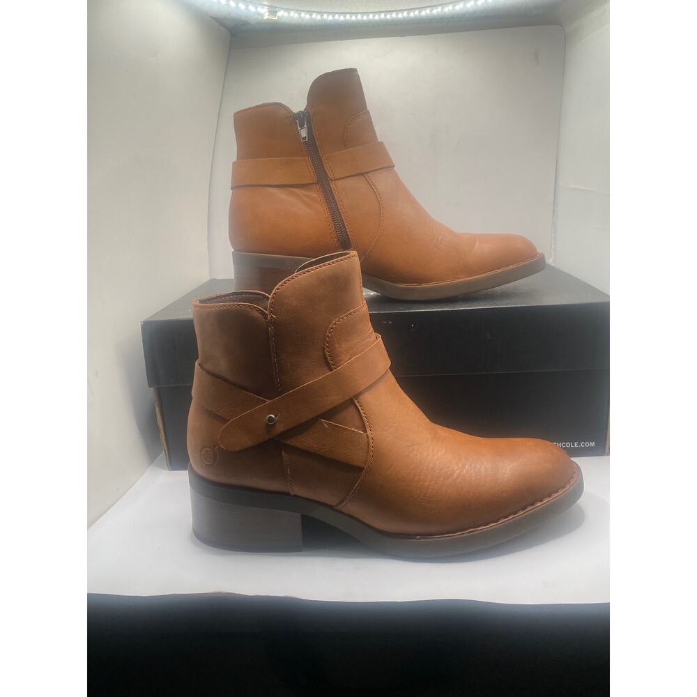 Born Tori Leather Strap Ankle Boots (BR0042506) size 9M